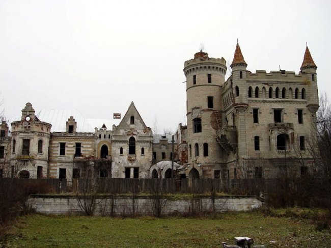 Настоящий заброшенный замок в Ивановской области (28 фото)