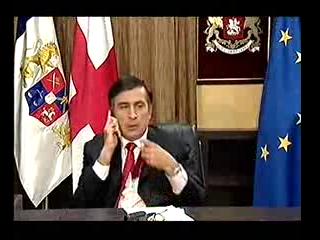 Саакашвили жуёт свой галстук