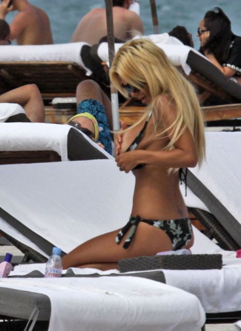 Shauna Sand    (13 ) 