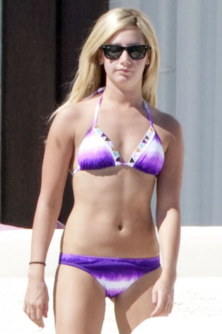 Ashley Tisdale (16 ) 