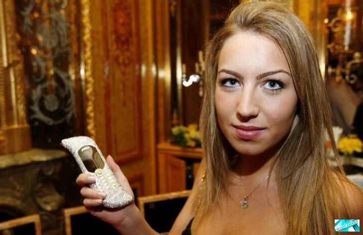 Мобильный телефон за миллион евро (14 фото)