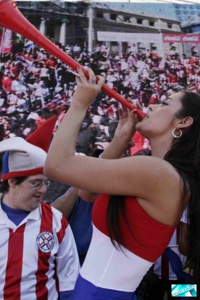 Larissa Riquelme    (19 )