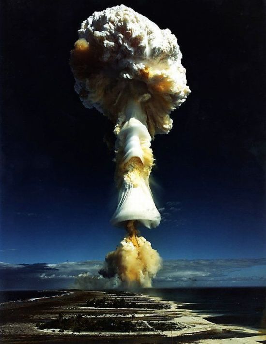 Жуткие ядерные взрывы (85 фото)