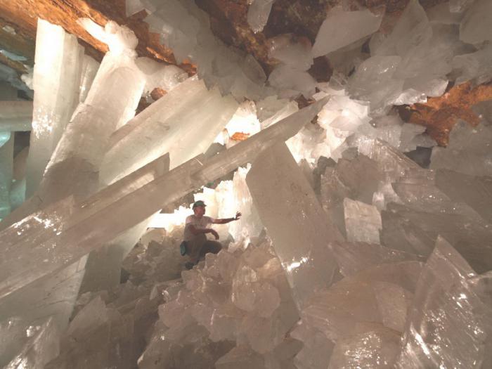 Пещера с огромными кристаллами (21 фото)