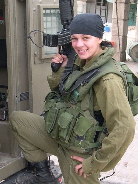 Улыбки военных израильских женщин (16 фото)