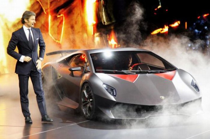 Первые снимки самой новой и самой совершенной Lamborghini! (8 фото)