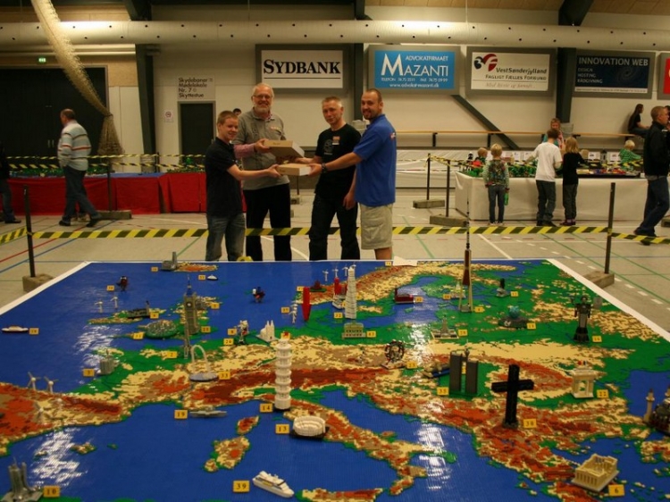 Карта Европы из Лего (23 фото)